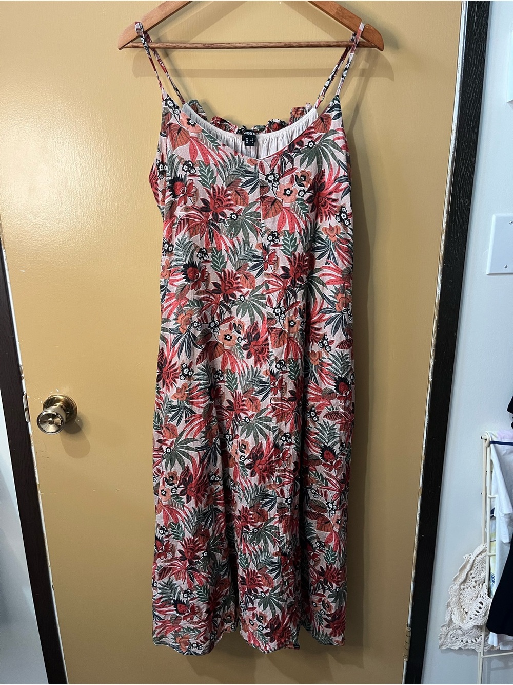 💚Mexx Cream Off-Shoulder Top with Red & Green Floral Print Cotton LG